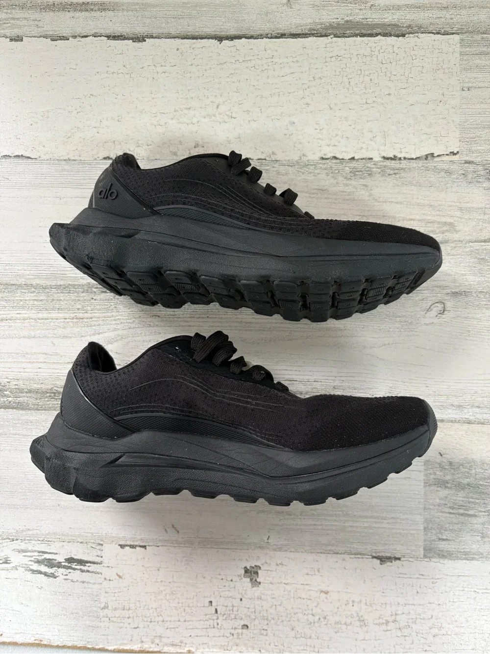Alo Runner Women’s Yoga Shoes Size 8 Lace Up In Triple Black 70% Recycled Upper